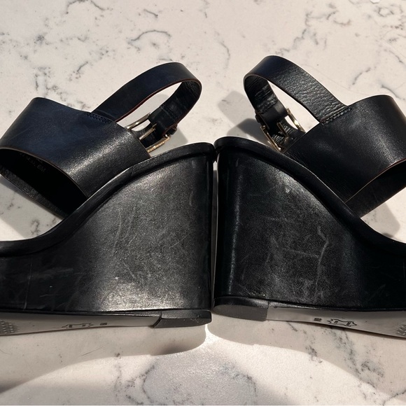 Tory Burch Wedge
Sandal size 6 - Picture 7 of 8